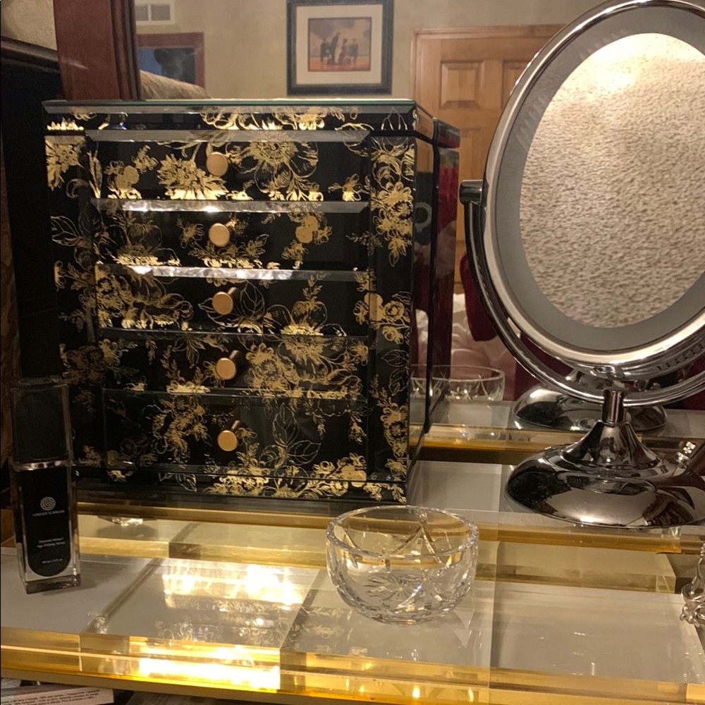 Elegant Black and Gold Jewelry Organizer